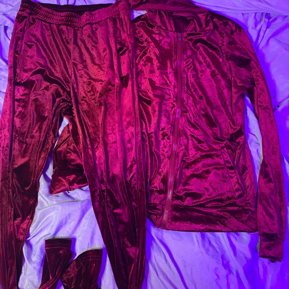 Women's Velvet Tracksuit in Rich burgundy